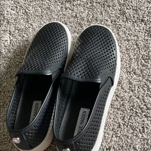 Steve Madden slip on sneaker